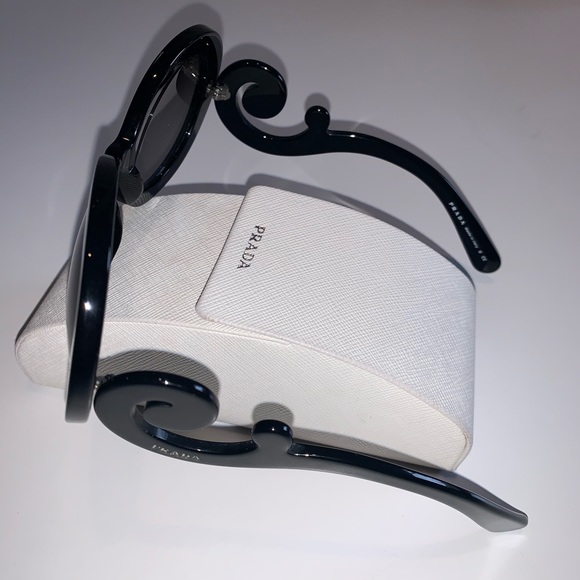 Prada Accessories - PRADA oversized round sunglasses in black